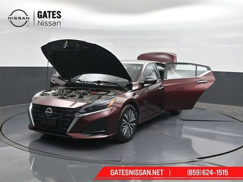 Used 2025 Nissan Altima 2.5 SV FWD image 55