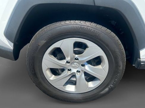 Used 2019 Toyota RAV4 LE FWD image 8