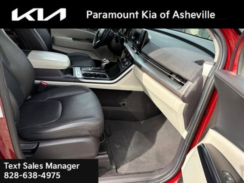 Used 2024 Kia Carnival LX image 18