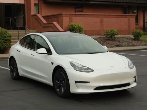 Used 2022 Tesla Model 3 Long Range AWD/4WD image 3