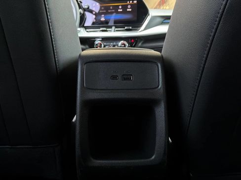 Used 2025 Chevrolet Trax LT FWD image 11