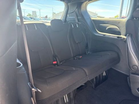 Used 2022 Chrysler Pacifica Touring w/ S Appearance Package AWD/4WD image 13
