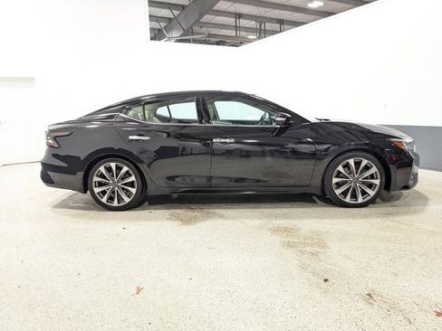 Used 2023 Nissan Maxima Platinum image 2