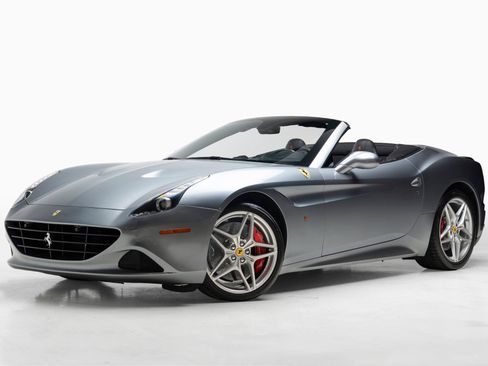 Used 2016 Ferrari California T RWD image 4
