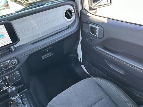 Used 2024 Jeep Wrangler Unlimited Sahara AWD/4WD image 19