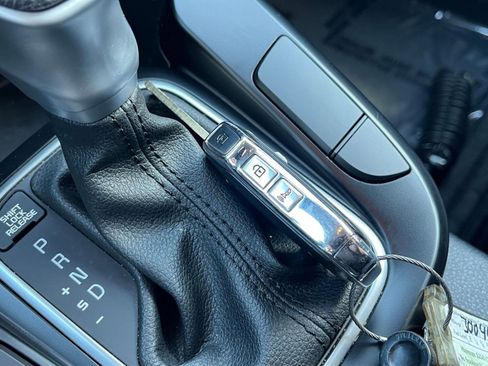 Used 2025 Kia Soul LX w/ LX Technology Package FWD image 21