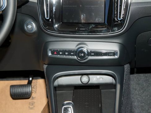 New 2026 Volvo XC40 B5 Ultra w/ Climate Package image 27