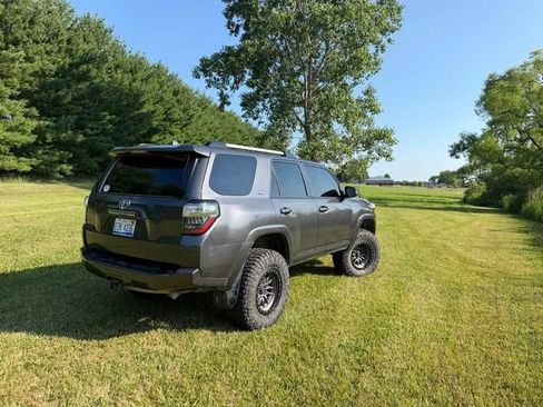 Used 2022 Toyota 4Runner SR5 Premium AWD/4WD image 5