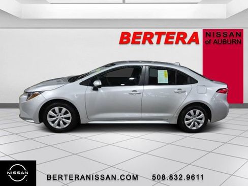 Used 2022 Toyota Corolla LE image 1