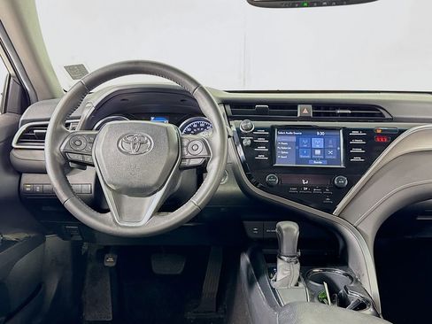 Used 2018 Toyota Camry SE w/ Moonroof Package image 12