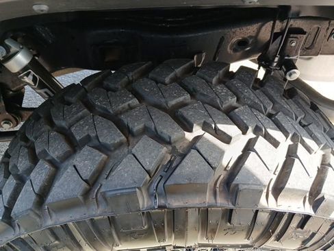 Used 2025 Jeep Gladiator Sport image 27