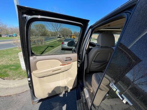 Used 2007 GMC Yukon XL SLT w/ SLT Preferred Equipment Group image 24