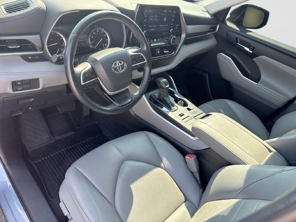Used 2022 Toyota Highlander XLE AWD/4WD image 14