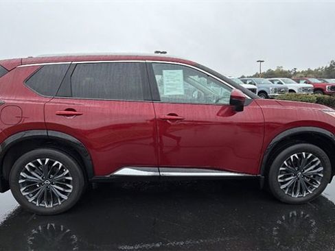 Used 2025 Nissan Rogue Platinum w/ Tech Package image 3