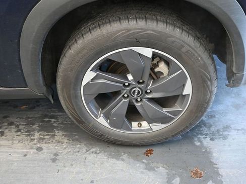 Used 2025 Nissan Rogue SV image 13