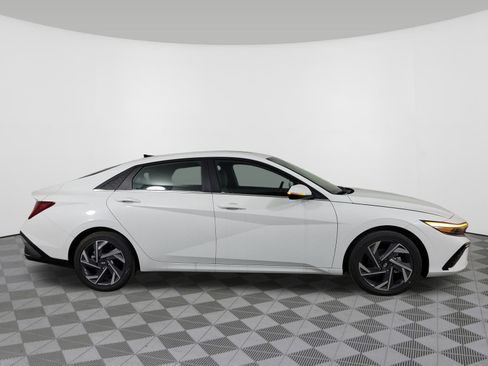 New 2025 Hyundai Elantra Limited image 2