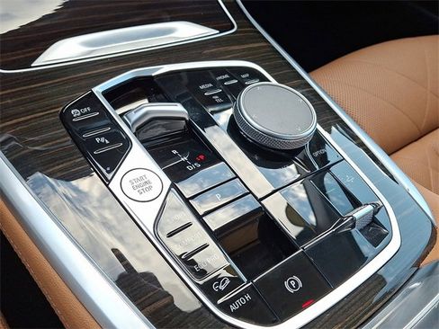 Used 2024 BMW X7 xDrive40i w/ Premium Package image 15