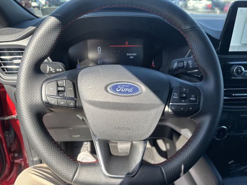 Used 2025 Ford Escape ST-Line AWD/4WD image 4