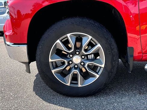 Used 2023 Chevrolet Silverado 1500 LT AWD/4WD image 7