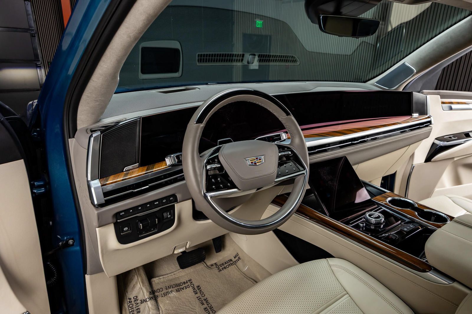 Used 2025 Cadillac Escalade Sport Platinum AWD/4WD image 17