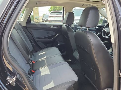 Used 2025 Volkswagen Jetta SE FWD image 30