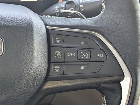 New 2025 Jeep Grand Cherokee Limited image 25