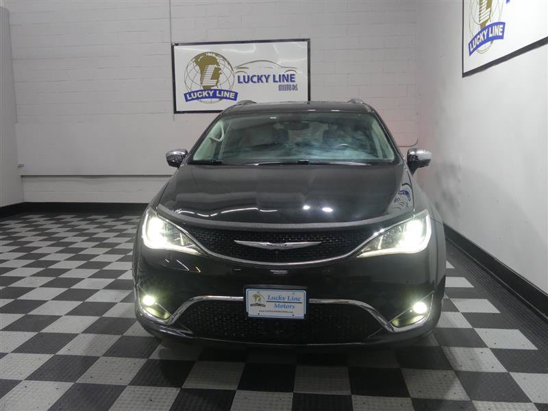 Used 2017 Chrysler Pacifica Limited w/ UConnect Theater Package FWD image 2