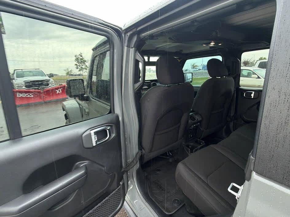 Used 2023 Jeep Gladiator Sport AWD/4WD image 20