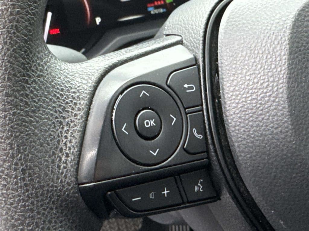 Used 2025 Toyota RAV4 XLE AWD/4WD image 30