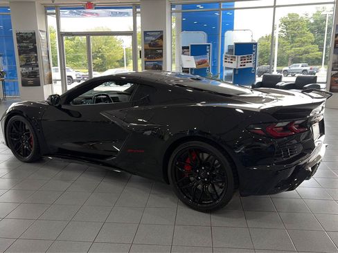 Used 2025 Chevrolet Corvette Z06 RWD image 6