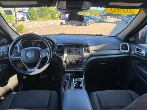 Used 2020 Jeep Grand Cherokee Laredo AWD/4WD image 36