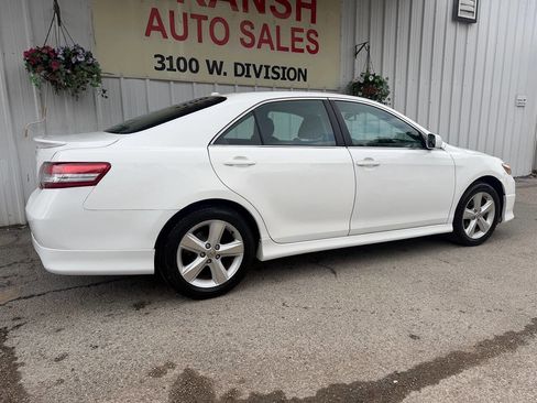 Used 2010 Toyota Camry SE FWD image 4