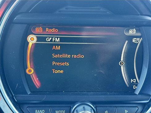 Used 2018 MINI Cooper Countryman w/ Premium Package image 14