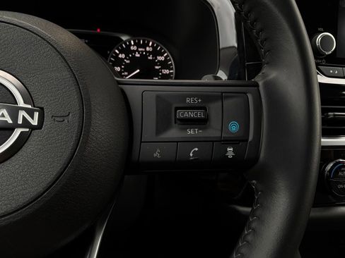 Used 2025 Nissan Pathfinder SV FWD image 36