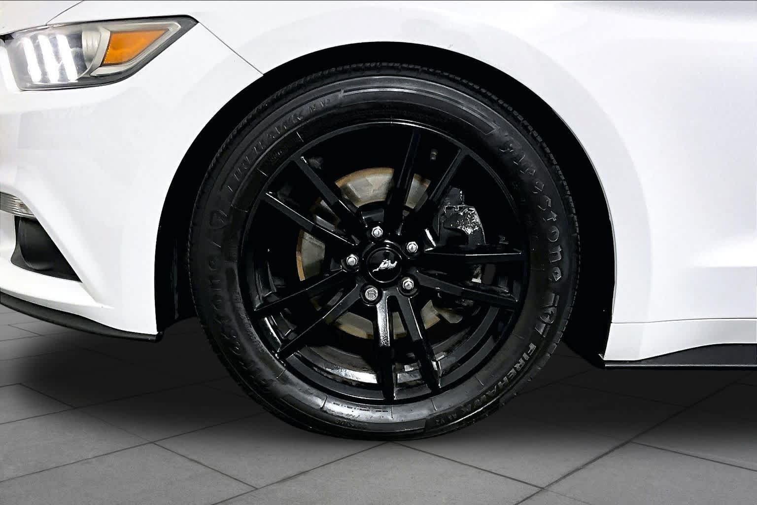 Used 2015 Ford Mustang Premium RWD image 9