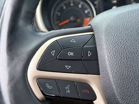 Used 2015 Jeep Cherokee Latitude w/ Cold Weather Group AWD/4WD image 22