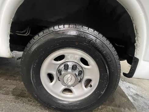 Used 2017 Chevrolet Express 3500 LT w/ LT Preferred Equipment Group image 42