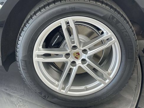 Certified 2023 Porsche Macan AWD/4WD image 12