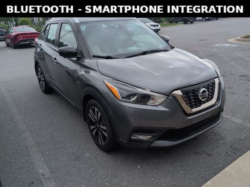 Used 2019 Nissan Kicks SR w/ SR Premium Package FWD image 3