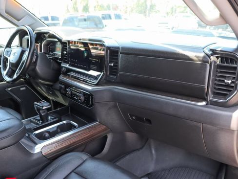 Used 2025 Chevrolet Silverado 1500 LT Trail Boss w/ LT Trail Boss Premium Package AWD/4WD image 38