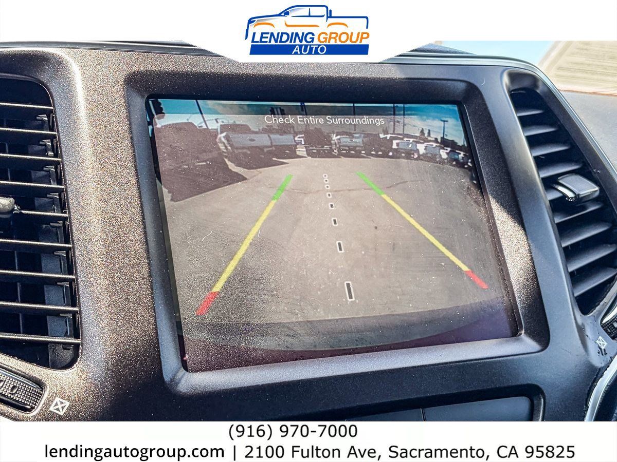 Used 2019 Jeep Cherokee Trailhawk AWD/4WD image 23