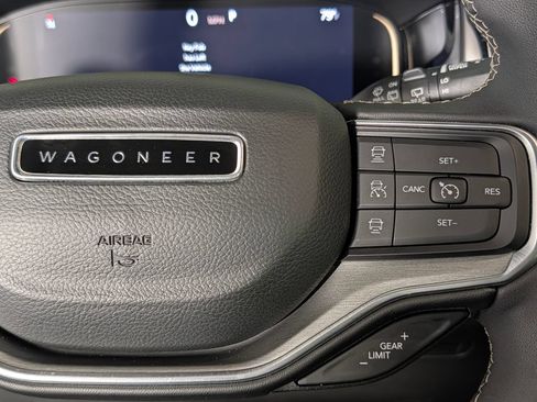 Used 2023 Jeep Wagoneer Series II RWD image 37