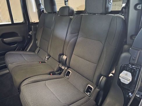 Used 2022 Jeep Gladiator Sport AWD/4WD image 16
