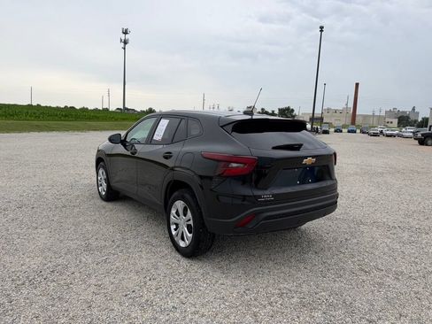 Used 2026 Chevrolet Trax LS FWD image 5