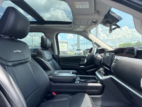 Used 2025 Ford Expedition Platinum AWD/4WD image 7