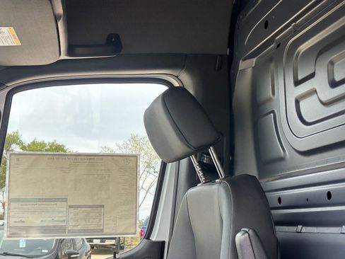 Used 2025 Mercedes-Benz Sprinter 2500 image 9