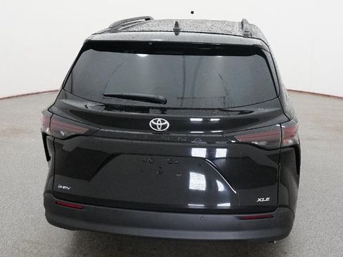 New 2026 Toyota Sienna XLE FWD image 12