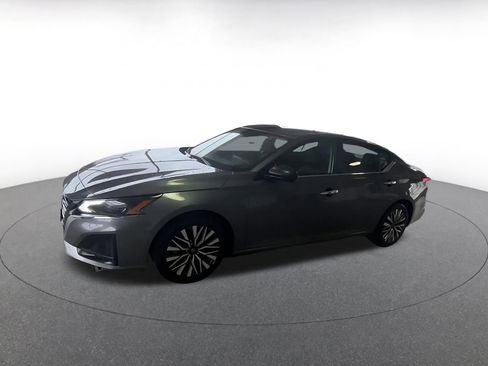 Used 2025 Nissan Altima 2.5 SV image 7