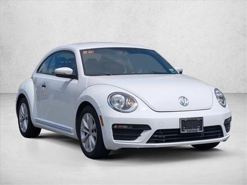 Used 2017 Volkswagen Beetle 1.8T Classic FWD image 3
