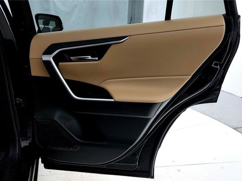 Used 2023 Toyota RAV4 XLE Premium image 19